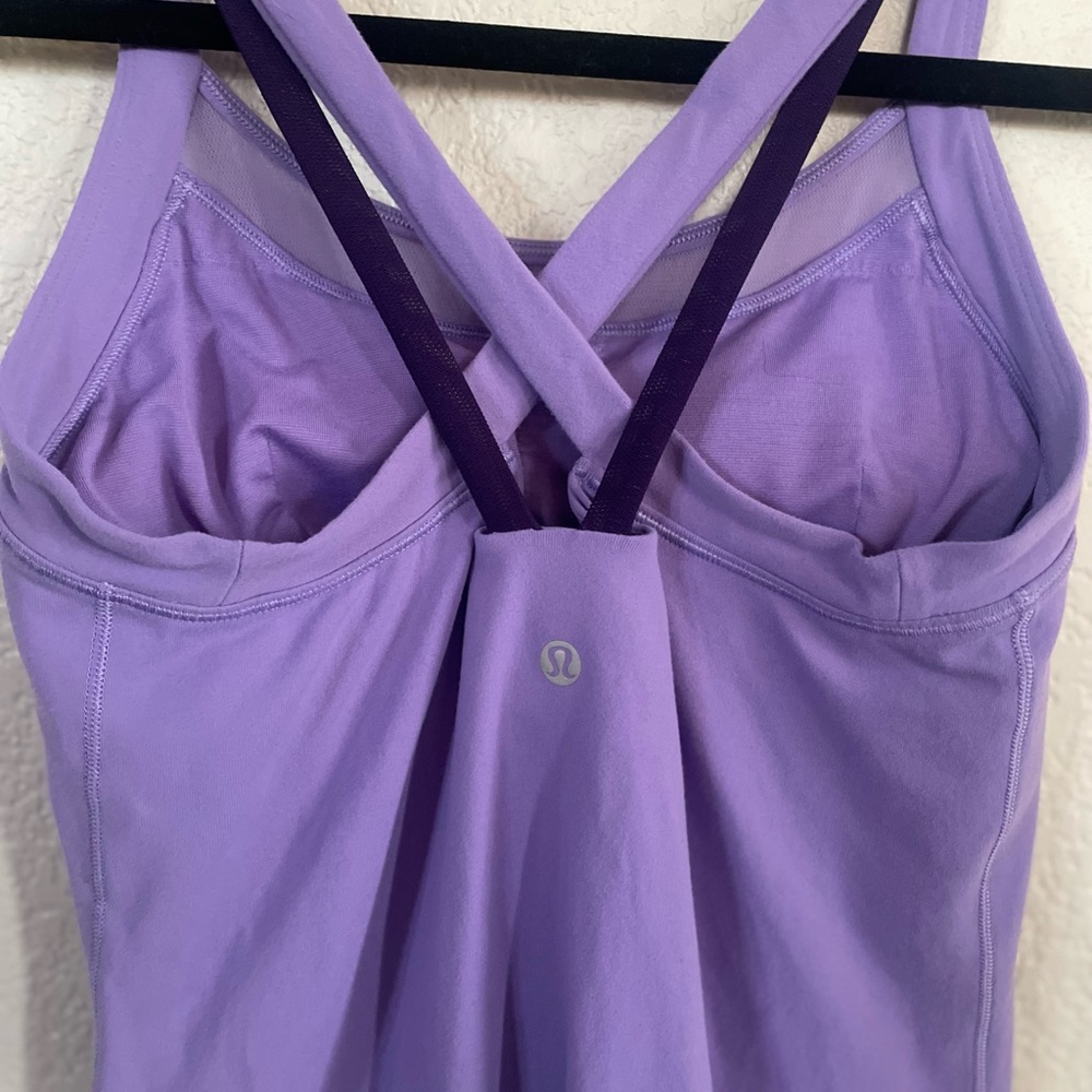 LULU LEMON cross back active wear top with built in bra!